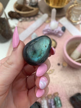 Load image into Gallery viewer, Labradorite Mini Egg
