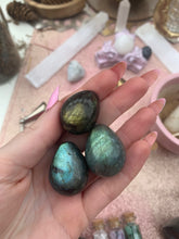 Load image into Gallery viewer, Labradorite Mini Egg