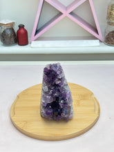 Load image into Gallery viewer, Amethyst cut base #2
