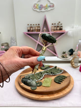 Load image into Gallery viewer, Green Jade Beauty Roller
