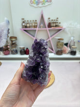 Load image into Gallery viewer, Amethyst cut base #2
