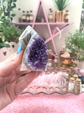Load image into Gallery viewer, Amethyst Cut Base
