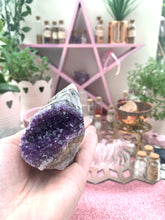Load image into Gallery viewer, Amethyst Cut Base
