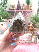 Load image into Gallery viewer, Amethyst Cut Base
