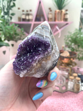 Load image into Gallery viewer, Amethyst Cut Base
