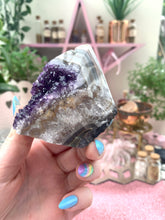 Load image into Gallery viewer, Amethyst Cut Base
