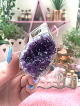 Load image into Gallery viewer, Amethyst Cut Base
