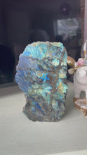 Load and play video in Gallery viewer, Labradorite Freeform
