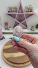 Load and play video in Gallery viewer, Flower Agate mini palm / pebble
